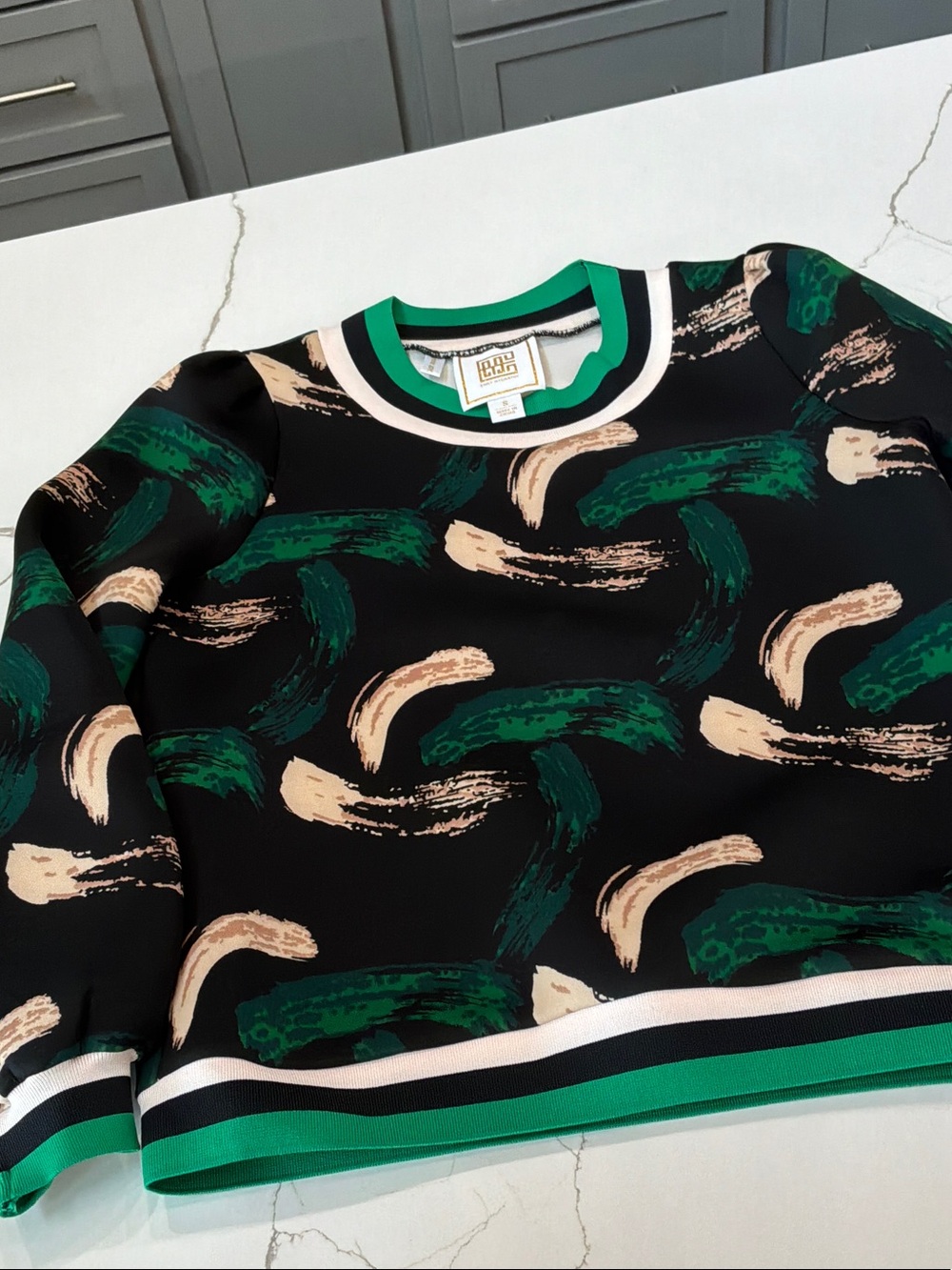 Emily McCarthy Small Scuba TopGreen & Black Abstract-Print Gold Tan Crew Neck